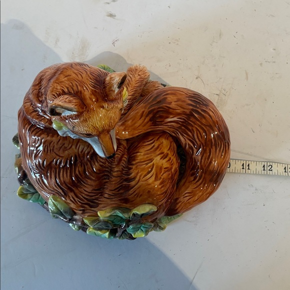 Ceramic Fox Figurine with Leaves - Picture 4 of 8